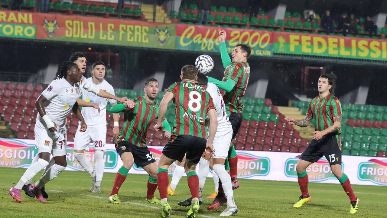 un-azione-di-ternana-livorno-pianetafoto